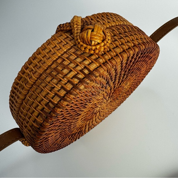 STRAW STUDIOS Round Rattan Crossbody Bag Brown Woven Ata Grass Loop Closure - Picture 4 of 12